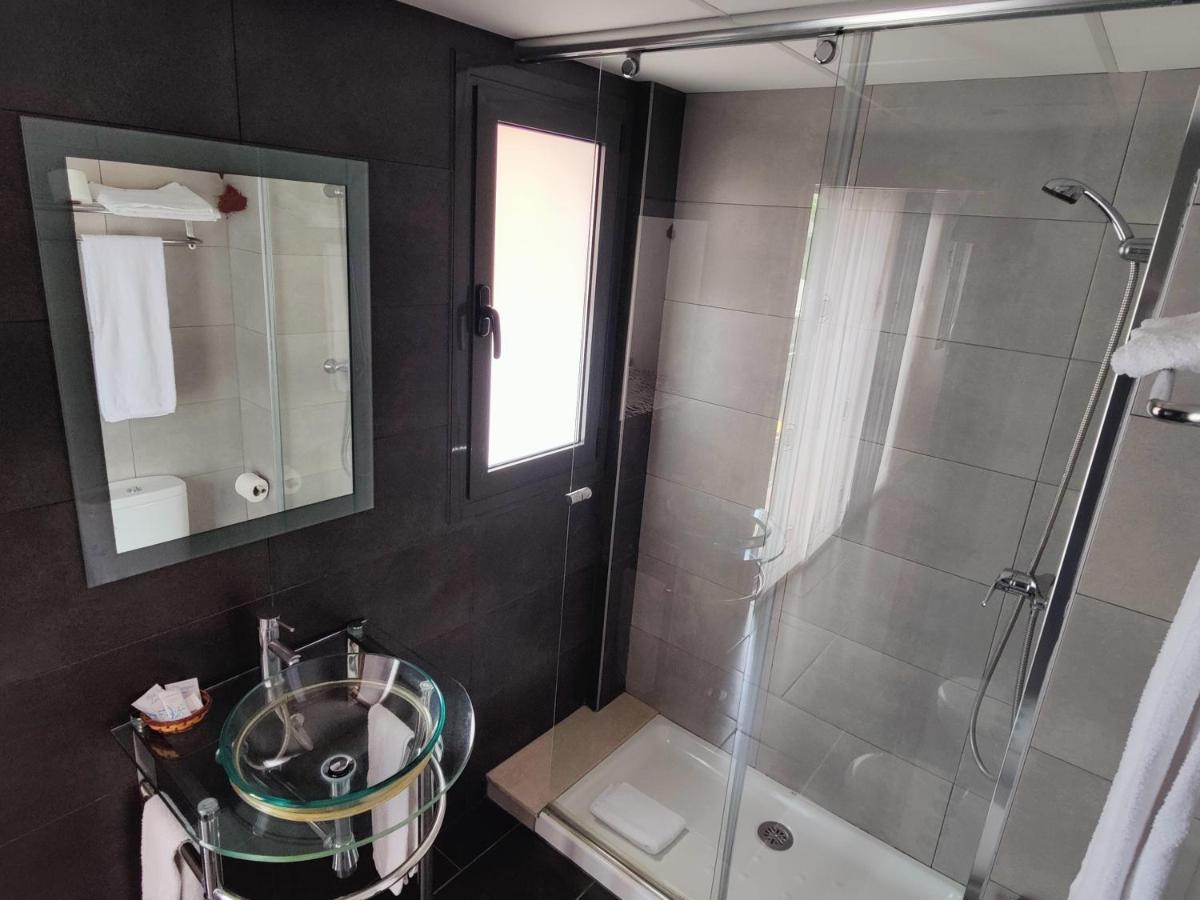 Hostal Manel 皮内达德马尔 外观 照片