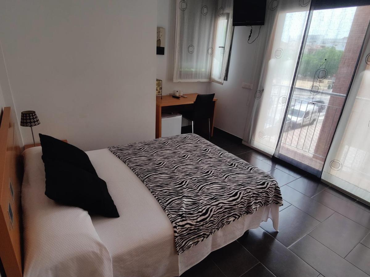 Hostal Manel 皮内达德马尔 外观 照片