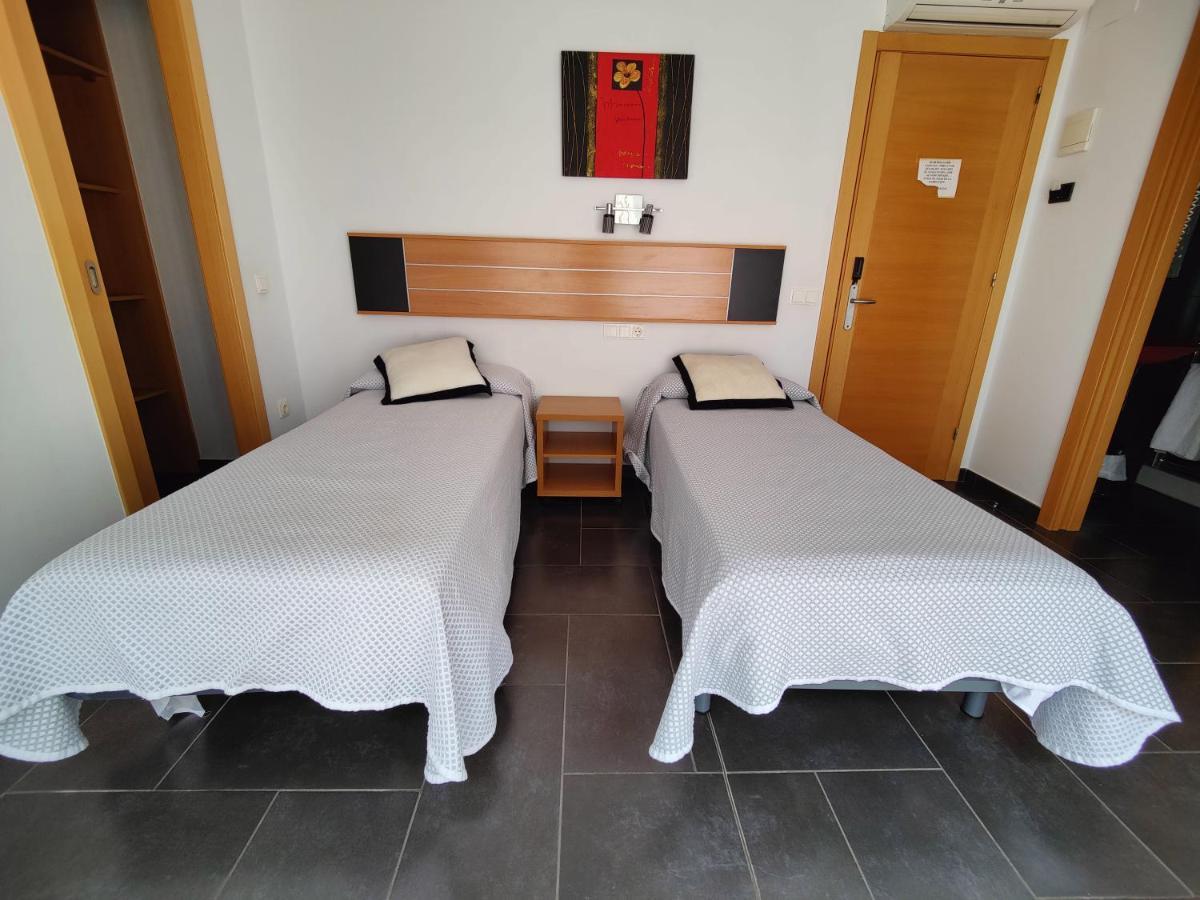 Hostal Manel 皮内达德马尔 外观 照片