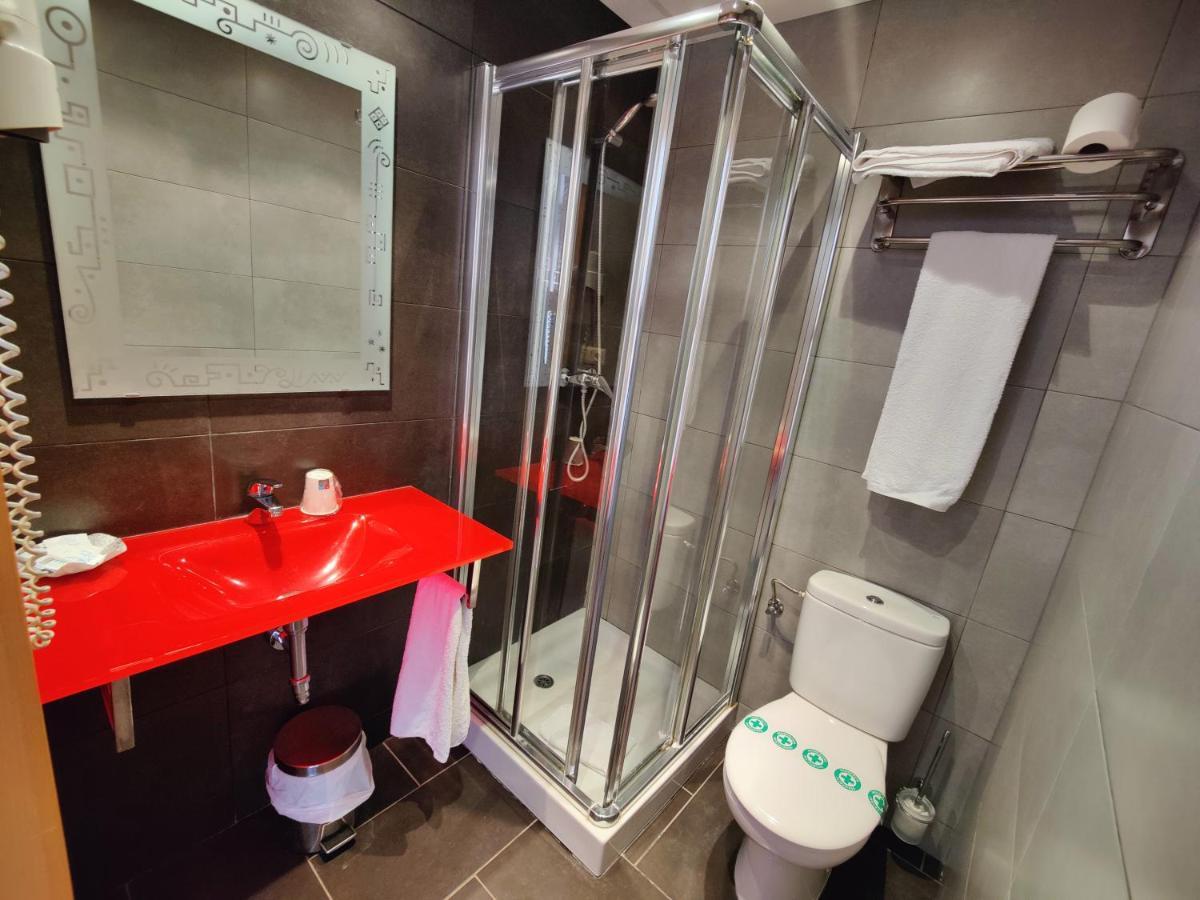 Hostal Manel 皮内达德马尔 外观 照片