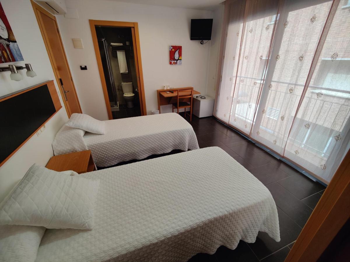 Hostal Manel 皮内达德马尔 外观 照片