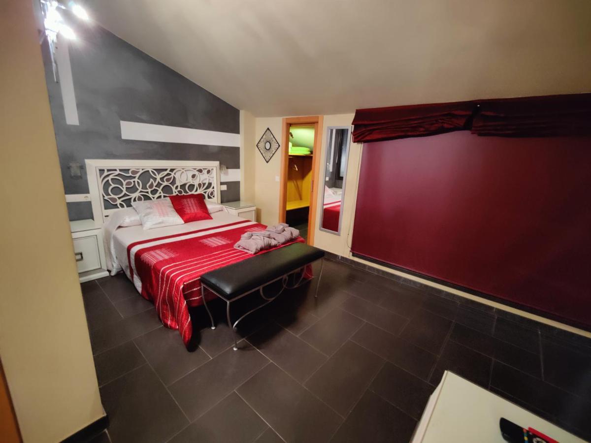 Hostal Manel 皮内达德马尔 外观 照片
