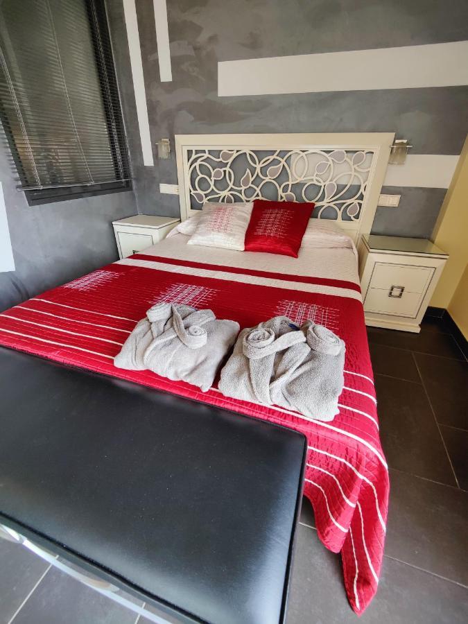 Hostal Manel 皮内达德马尔 外观 照片