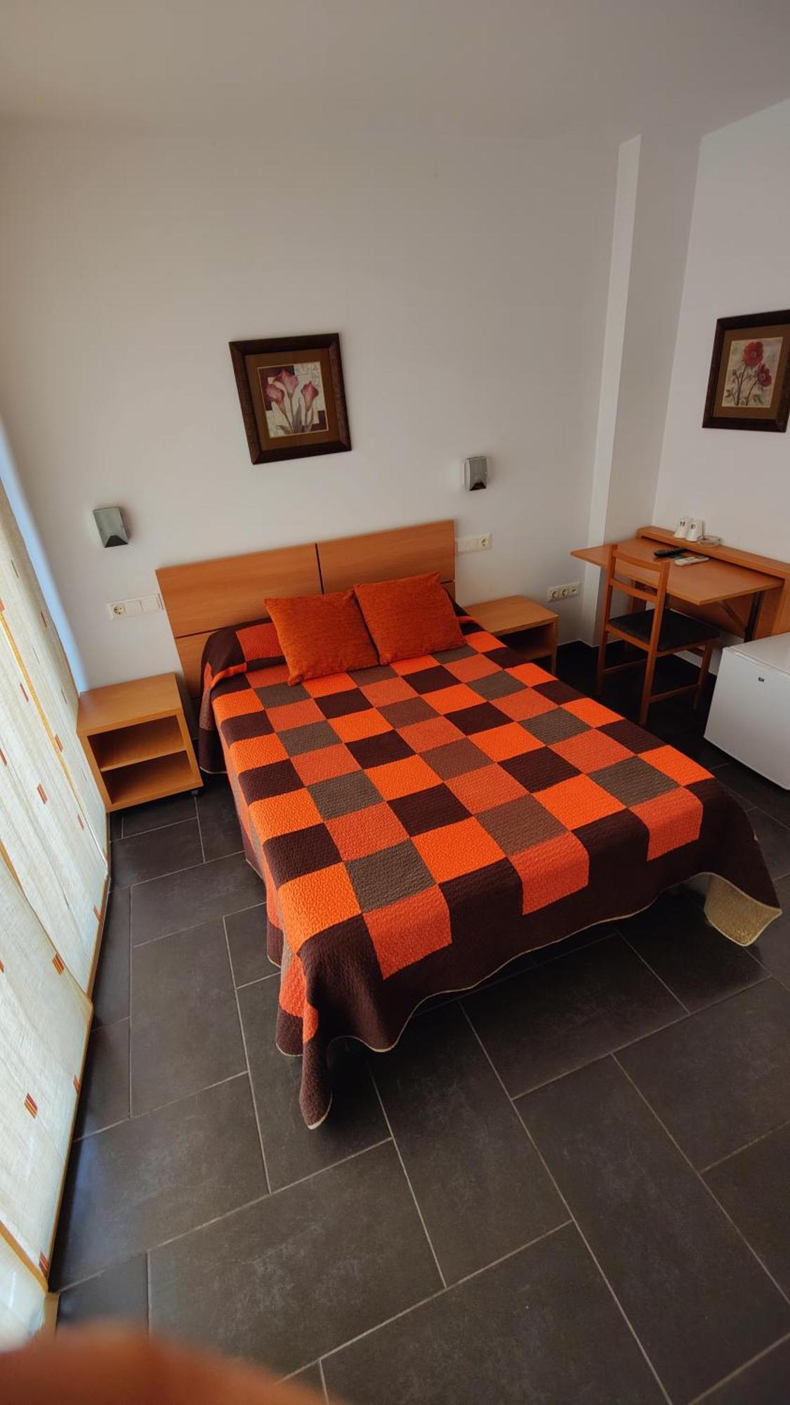 Hostal Manel 皮内达德马尔 外观 照片