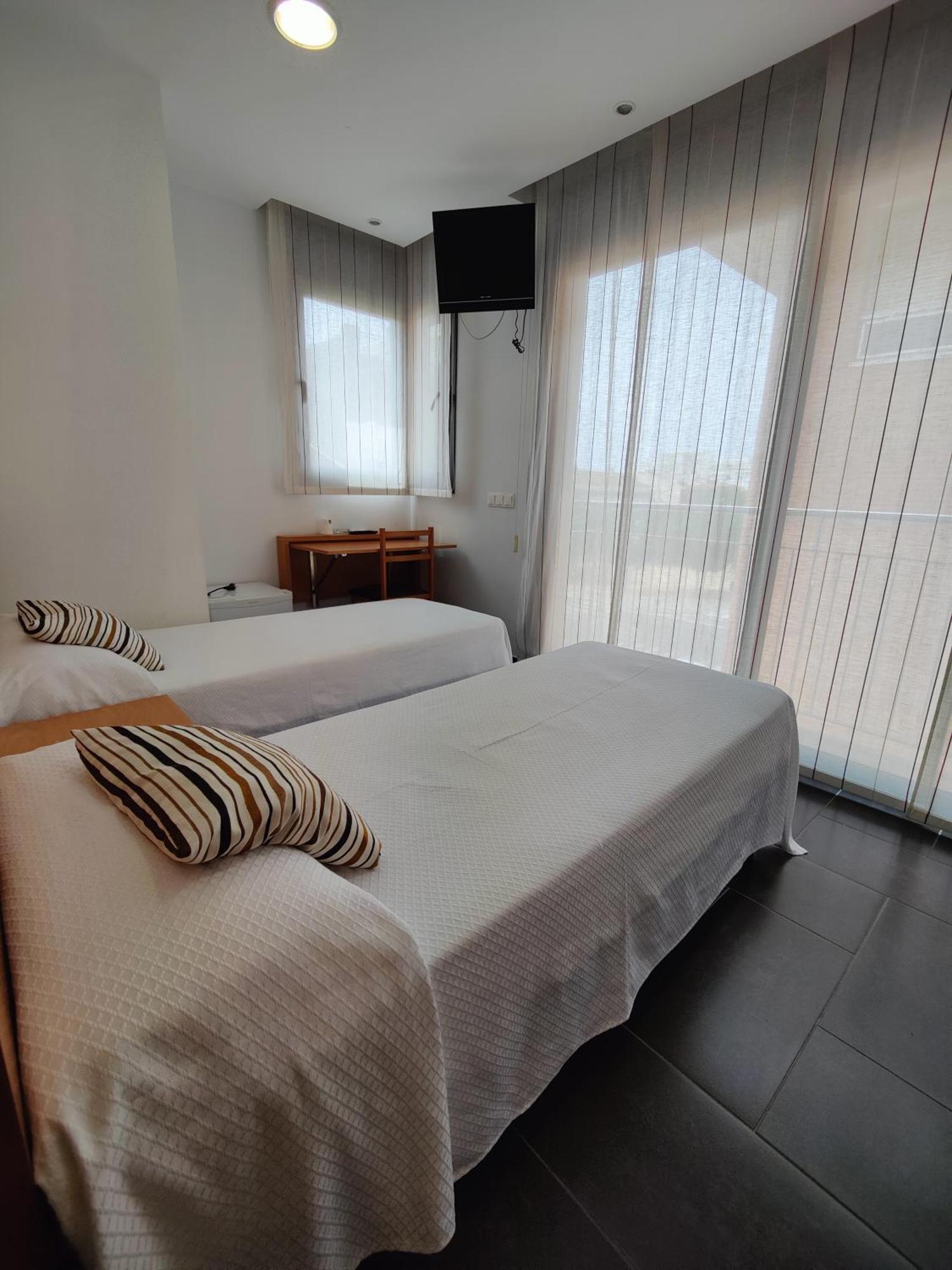 Hostal Manel 皮内达德马尔 外观 照片